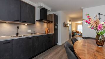 Apartemen | Dapur pribadi | Kursi makan untuk bayi