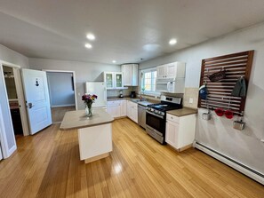 Fridge, oven, stovetop, dishwasher - New! Old Orchard Beach Apartment (Old Orchard Beach)