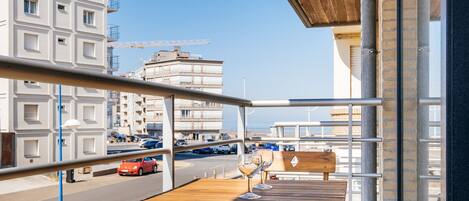 Apartment | Outdoor dining