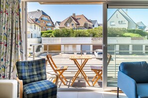 Living room - Duplex Near Zeedijk & Center With Sunny Balcony (Koksijde)