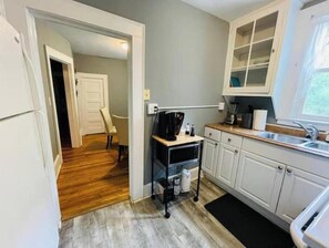 Private kitchen - 2Bed/1Bath @ Mile from hospitals
(Winston Salem)