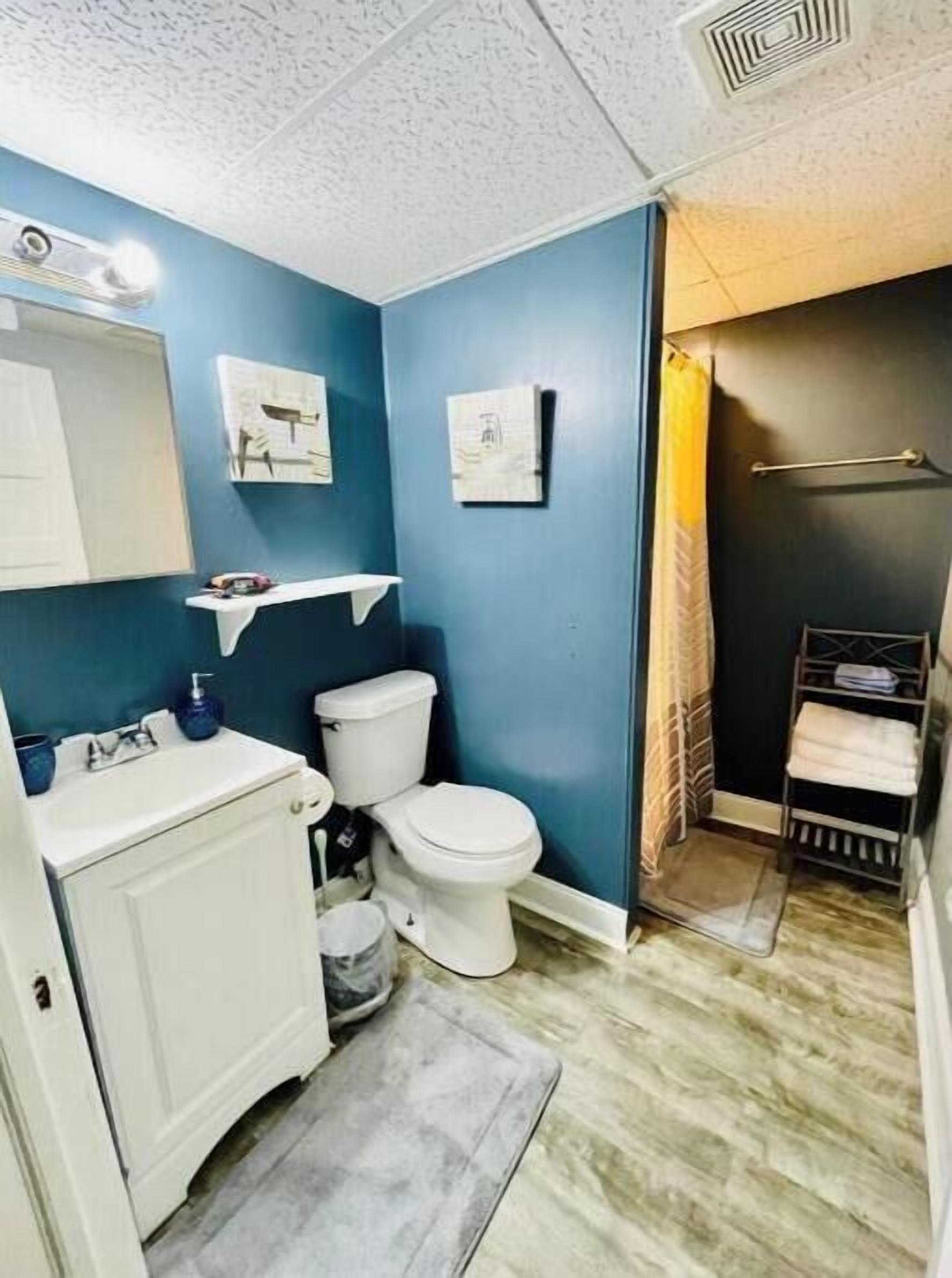 Towels, soap, shampoo, toilet paper