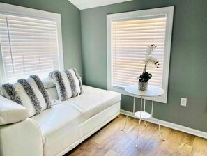 TV - Casa Bonita, 2BR, 2BATH, 3BEDs (Winston-Salem)