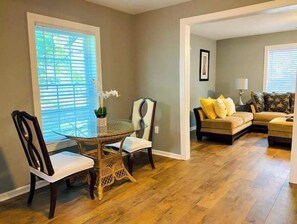 TV - Casa Bonita, 2BR, 2BATH, 3BEDs (Winston-Salem)