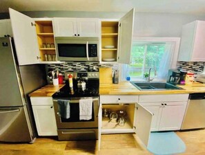 Fridge - Casa Bonita, 2BR, 2BATH, 3BEDs (Winston-Salem)