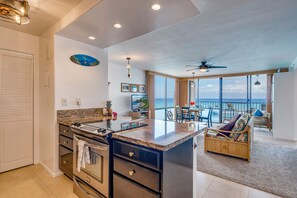 Interior - Oceanfront 1BR/1BA Corner Unit with Stunning Panoramic Ocean/Island Views (Lahaina)