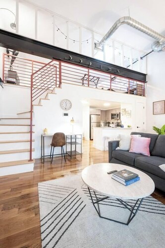 Classic Loft King Bed 30 min NYC