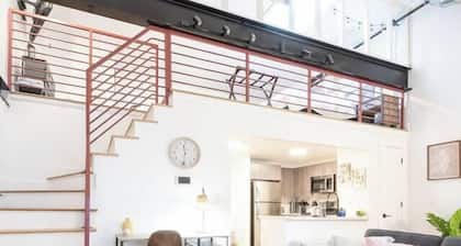 Classic Loft King Bed 30 min NYC