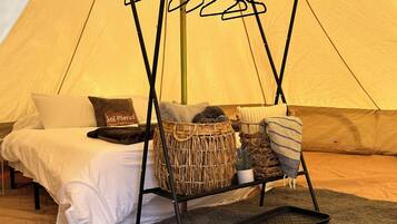 1 bedroom, bed sheets