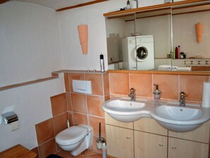 House | Bilik Mandi