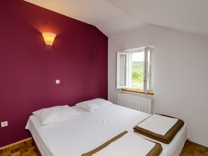 Apartment | 4 bedrooms, iron/ironing board