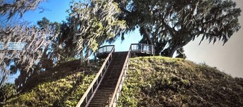 Nature Coast home near boat ramps, manatees, kayaking, hiking, biking, & fishing