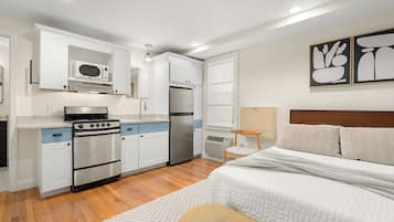 1 habitación, tabla de planchar con plancha, wifi y ropa de cama