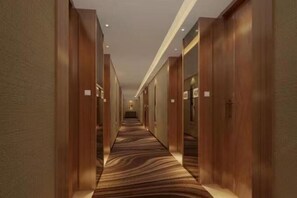 المنشأة من الداخل