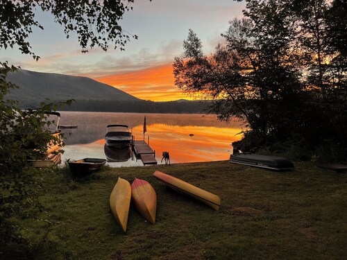 Lake Cottage - Put your Feet up and Relax!