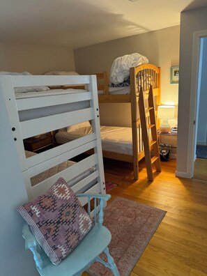 3 bedrooms, free WiFi - Lake Cottage - Put your Feet up and Relax! (Moultonborough)