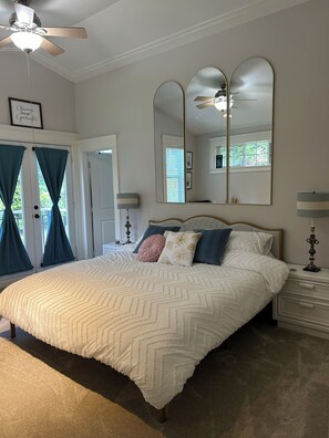 3 Schlafzimmer, Schreibtisch, Bügeleisen/Bügelbrett, WLAN