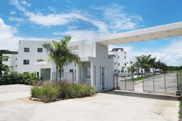 Exterior - Nice 2 bedrooms appartment with free parking on site and quiet area. (Santiago de los Caballeros)