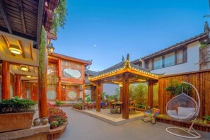 Garden - yuan shan bian ke zhan (Lijiang)