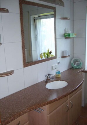 Apartment | Bathroom | Towels - Holiday Apartment Hildegard Birds (Oberreute)