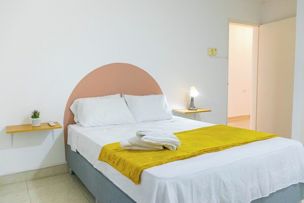2 bedrooms, iron/ironing board, free WiFi, bed sheets