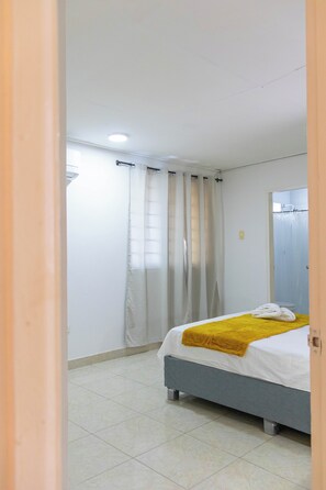 2 slaapkamers, een strijkplank/strijkijzer, gratis wifi, beddengoed