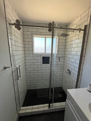 Shower, soap, shampoo, toilet paper
