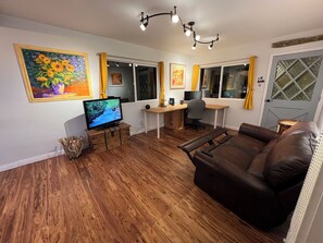 Traditional Cottage | Living area | Computer monitors, printers