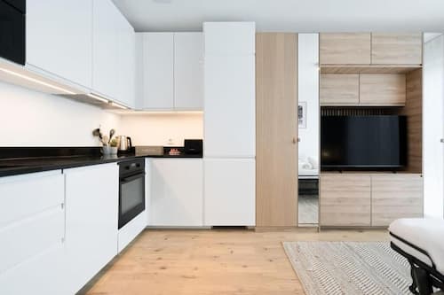 Penthouse, City View | Private kitchen | Fridge, microwave, oven, stovetop