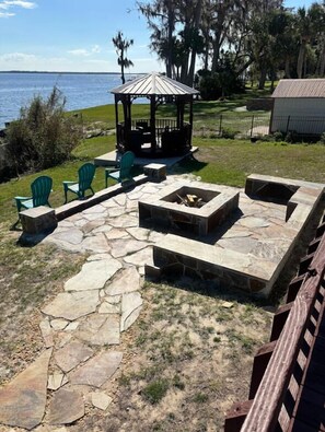 Terrace/patio - Crescent Lake Cabin (Crescent City)