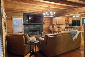 TV, fireplace, foosball - Crescent Lake Cabin (Crescent City)