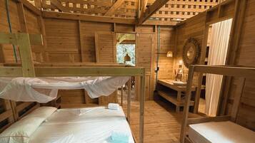 Luxe beddengoed, een kluis op de kamer, individueel gedecoreerd