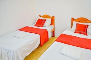 Room - RedDoorz Plus @ Papa Tasie Camotes (San Francisco)