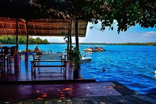 RedDoorz Plus @ Papa Tasie Camotes