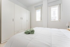 1 bedroom, bed sheets