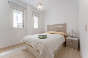 1 bedroom, bed sheets - CT 291 - Faro's Boliches Beach for 4 (Fuengirola)