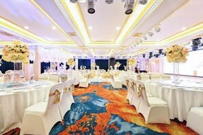 Indoor wedding - Vienna International Hotel , Changchun (Changchun)