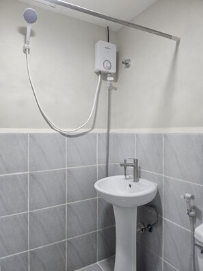 Handtücher, Seife, Toilettenpapier