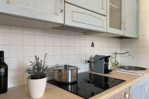 Fridge, oven, stovetop, dishwasher - Nice 5, central, comfortable, perfect for 2 (Porto Rotondo)