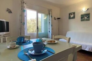 Dining - Nice 5, central, comfortable, perfect for 2 (Porto Rotondo)