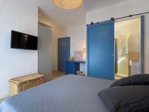 2 bedrooms, iron/ironing board, WiFi, bed sheets - Apt. Azure, central, parking, top for 6 (San Pantaleo)