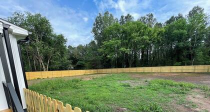 Modern, Peaceful& Modern Home Near Downtown Raleigh & Shopping Centers!