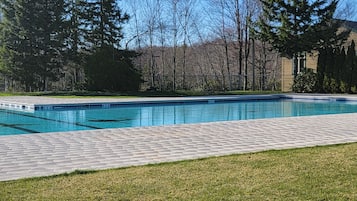 Piscina all'aperto, una piscina riscaldata