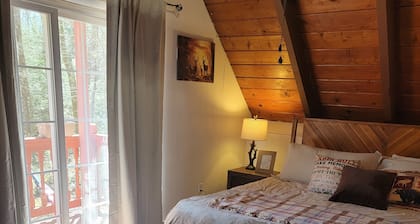 Quaint Chalet Home in Tobyhanna! 10minutes to Kalahari, Camelback and Great Wolf