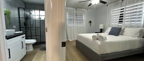 2 makuuhuonetta, silitysrauta/-lauta, ilmainen Wi-Fi, vuodevaatteet