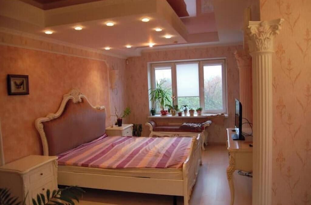 5 室のベッドルーム、アイロン / アイ  ロン台、WiFi (無料)、ベッドシーツ