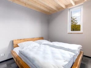 2 bedrooms, individually furnished, bed sheets - Erholsame Bungalows am Kronenburger See (Hallschlag)