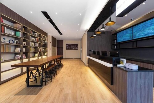 HanTing Hotel (Zhengzhou Huanghe Road Subway Station)