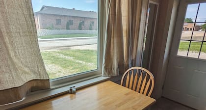 Charming Windsor Apartment: Easy access to Katy and Rock Island Trails.