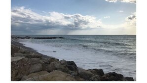 A rocky shoreline with waves crashing against the rocks. - Beautiful Apartment in Tuscany (Casciana Terme Lari)